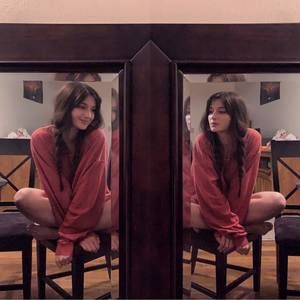 Meet your Posher, Caitlin